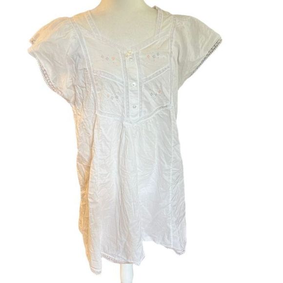 Vintage Intimates & Sleepwear Vintage Embroidered Lace Nightie